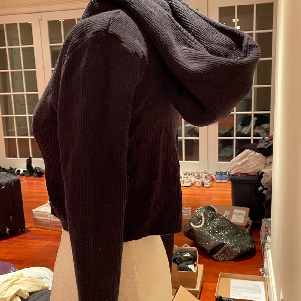 brandy melville cropped and ribbed sweater - Picture 2 of 2